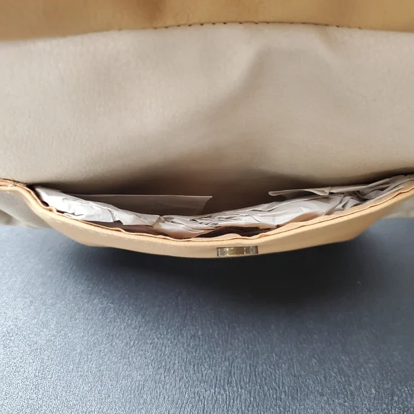 New Time and Tru Dayana Essential Crossbody Bag with Adjustable Strap Beige Tan - Picture 6 of 10